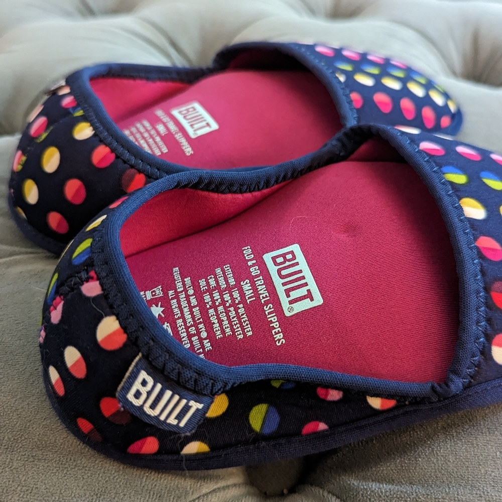 BUILT NY fold & go travel slippers S 6 7 - Picture 2 of 5